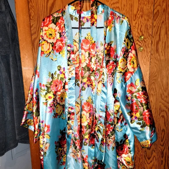 Satin Robe - Picture 1 of 1